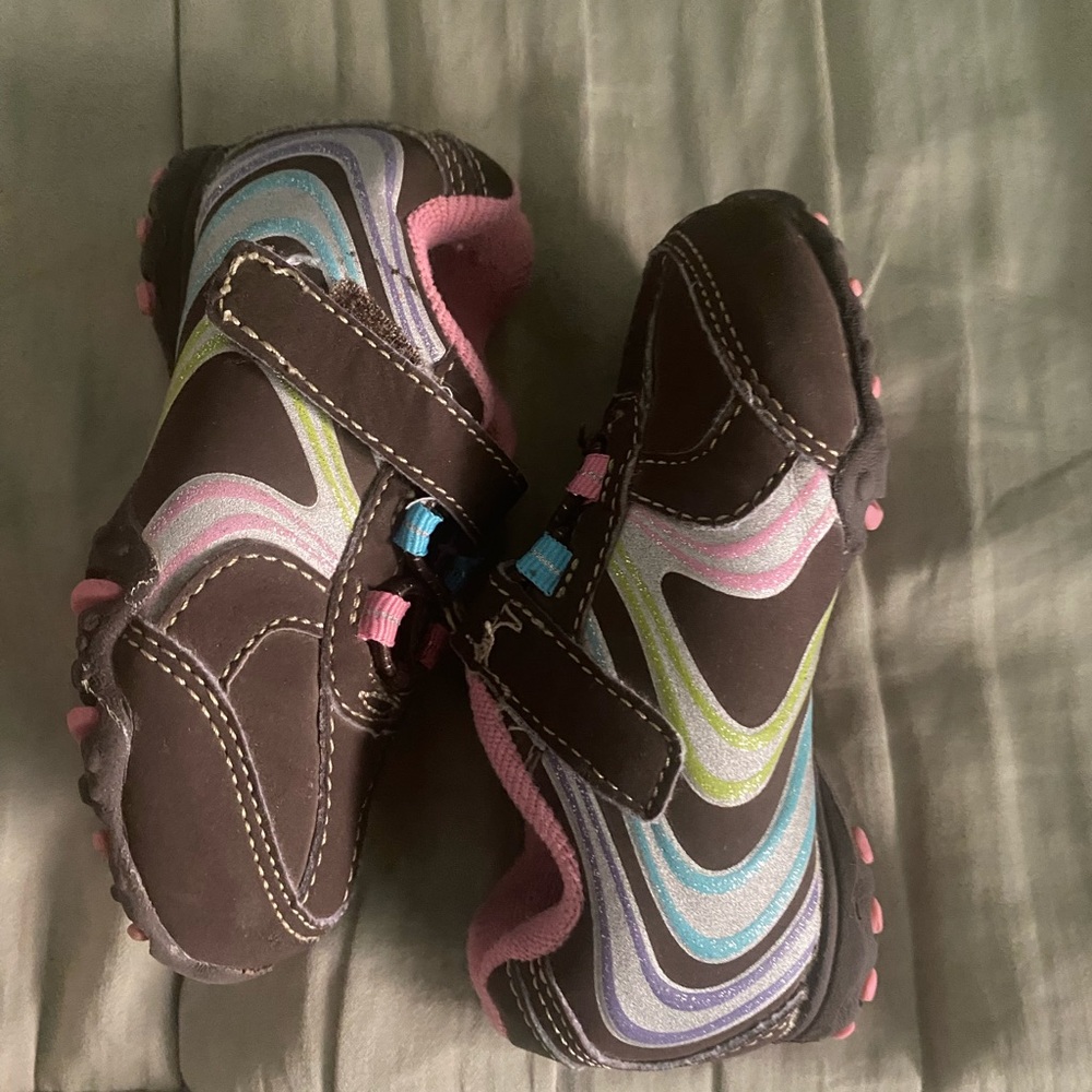 Toddler brown shoes size 5 1/2